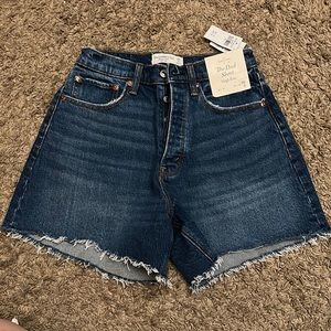 Abercrombie & Fitch Curve Love High Rise Dad Short NWT